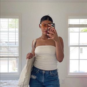 Meet your Posher, Coralis